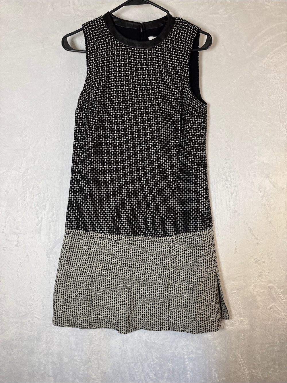 Diane Von Furstenberg Sleeveless Black & Cream Tweed Shift Dress Size 4